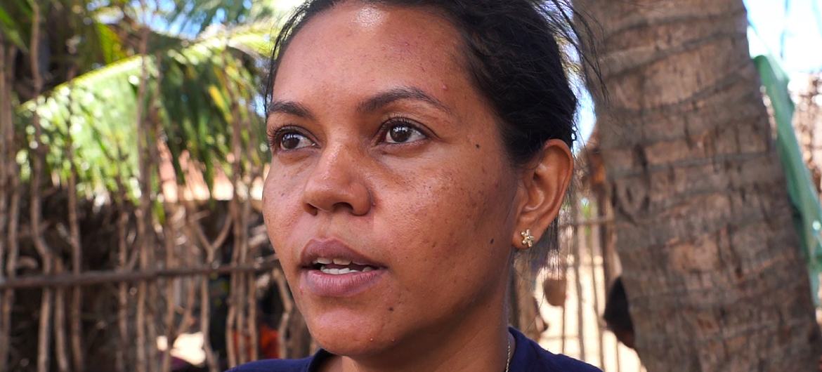 Източник: FAO Madagascar/Tojotiana Randrianoavy | Валенсия Асанали, национален координатор на МОТ.